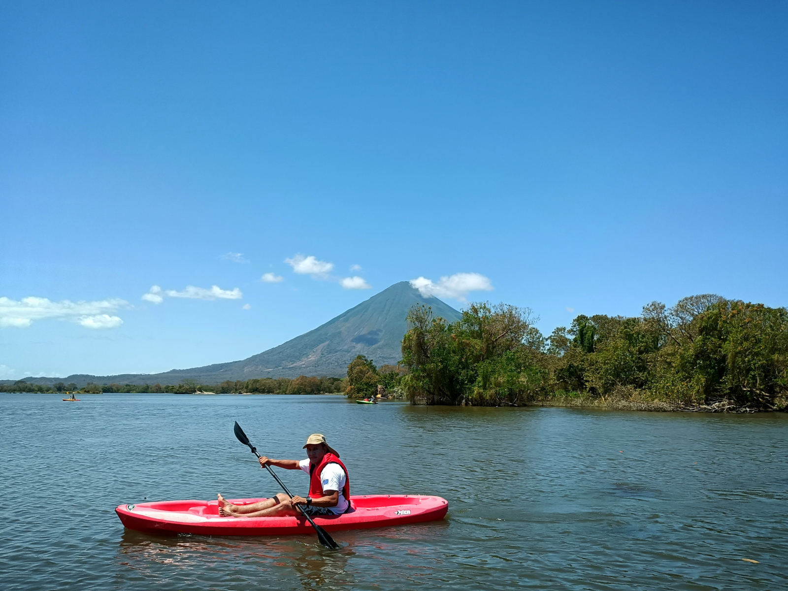 kayak nicaragua lake ometepe 16x12